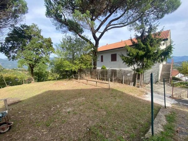 intera palazzina in vendita a Leivi in zona Bocco