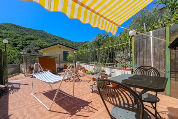 casa indipendente in vendita a Leivi in zona Rostio