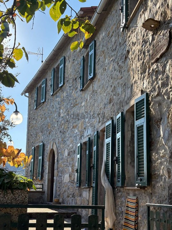 casa indipendente in vendita a Leivi in zona Solaro