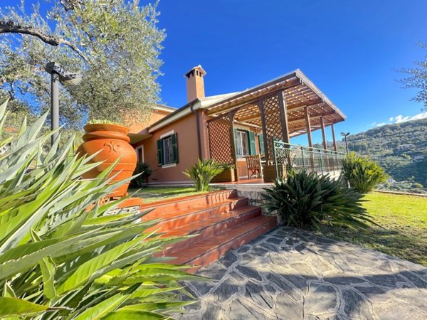 casa indipendente in vendita a Leivi in zona San Bartolomeo