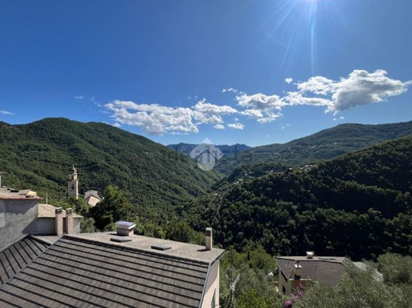 casa indipendente in vendita a Lorsica
