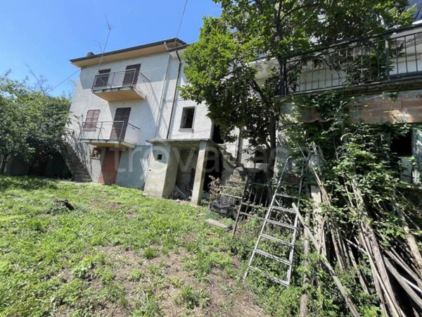 appartamento in vendita a Lumarzo in zona Tasso