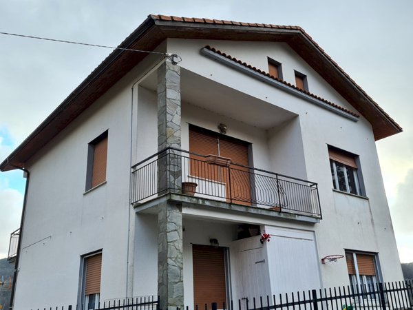 appartamento in vendita a Lumarzo in zona Piane