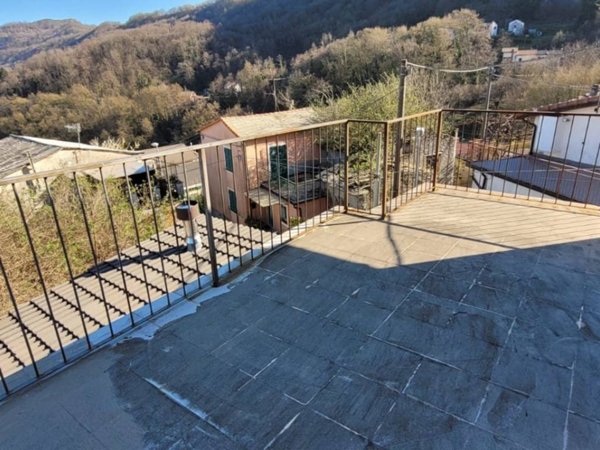 casa indipendente in vendita a Lumarzo in zona Pannesi