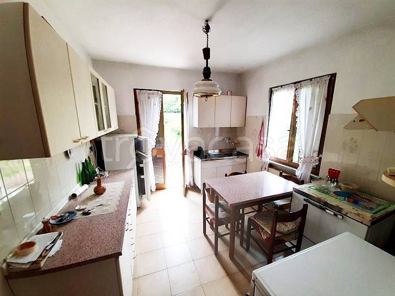 appartamento in vendita a Lumarzo in zona Ferriere