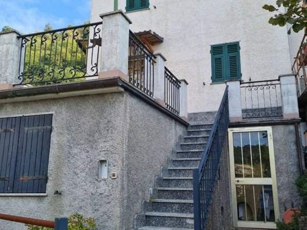 casa indipendente in vendita a Lumarzo in zona Crovara