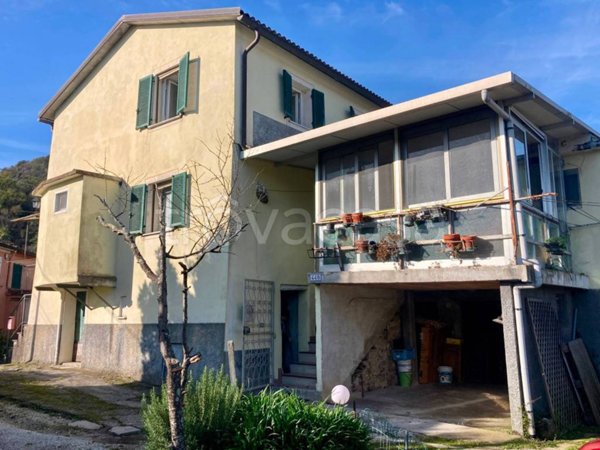 casa indipendente in vendita a Lumarzo in zona Piane
