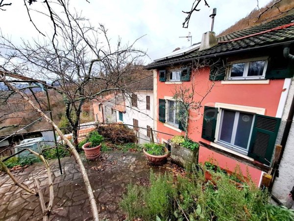 casa indipendente in vendita a Lumarzo in zona Tolara