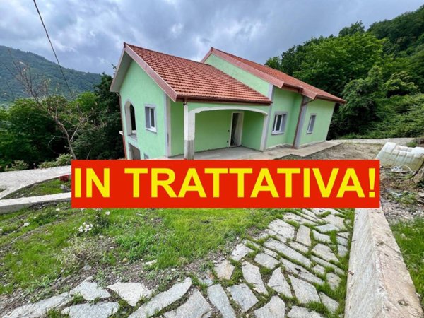 casa indipendente in vendita a Lumarzo in zona Piane