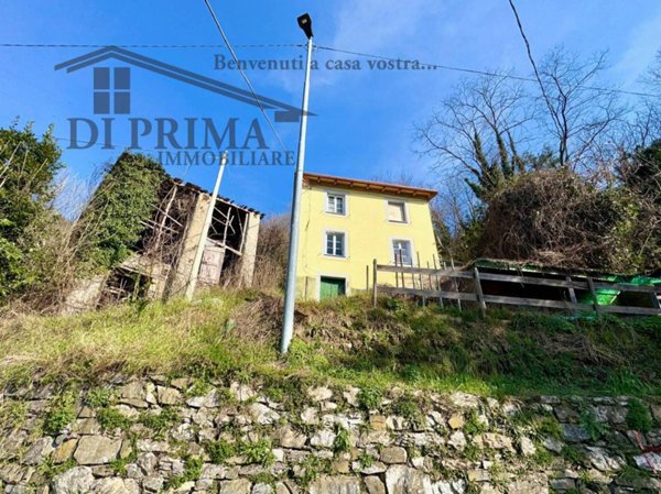 casa indipendente in vendita a Lumarzo in zona Scagnelli