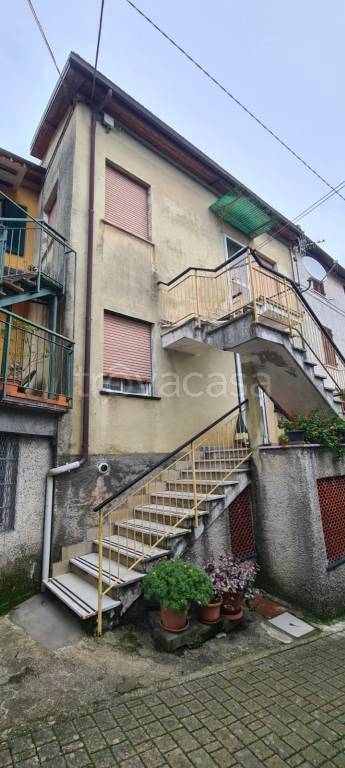 appartamento in vendita a Lumarzo in zona Ferriere