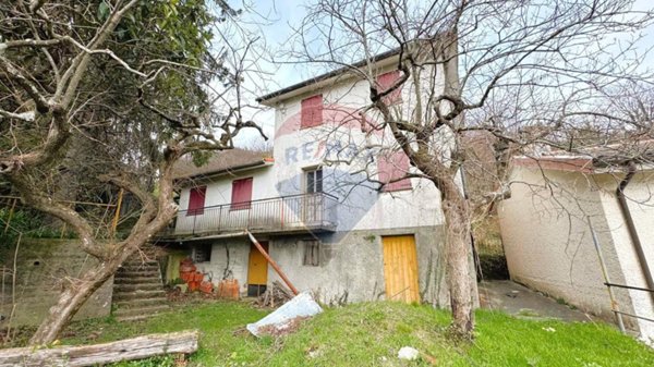 casa indipendente in vendita a Lumarzo