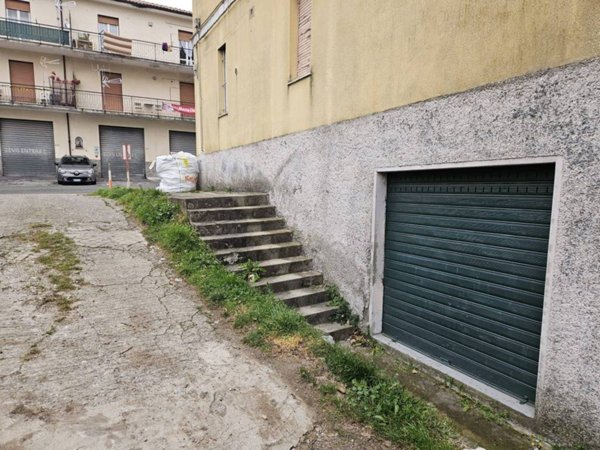locale commerciale in vendita a Lumarzo