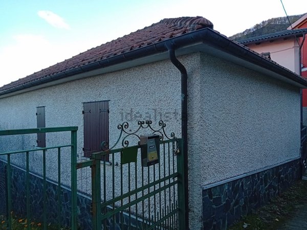 appartamento in vendita a Lumarzo in zona Pannesi