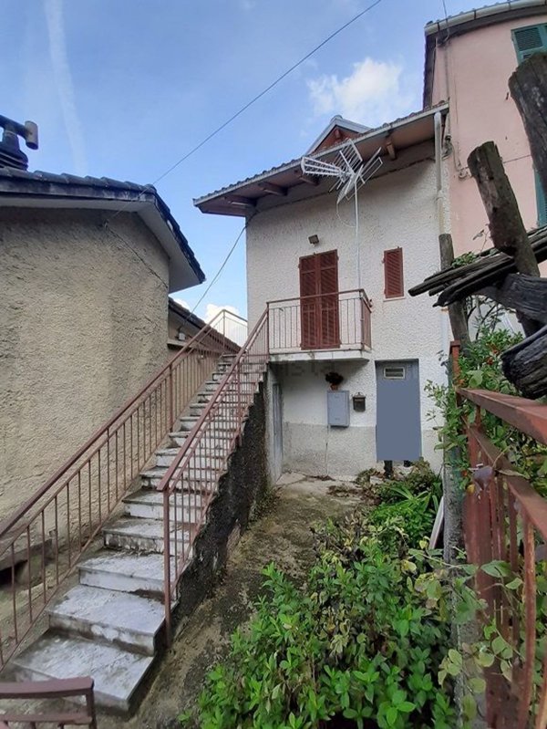 appartamento in vendita a Lumarzo in zona Cornega