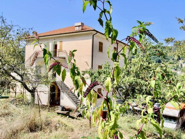 casa indipendente in vendita a Lumarzo in zona Piane