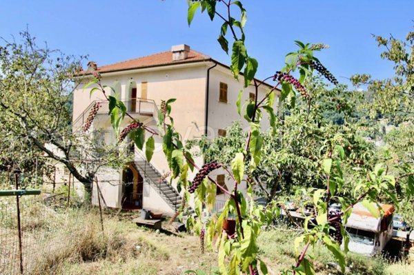 casa indipendente in vendita a Lumarzo in zona Piane