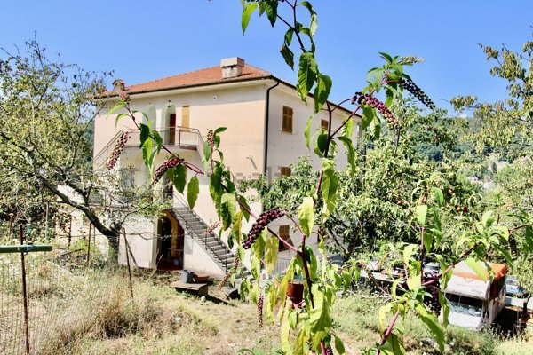 casa indipendente in vendita a Lumarzo in zona Piane
