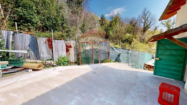 casa indipendente in vendita a Lumarzo