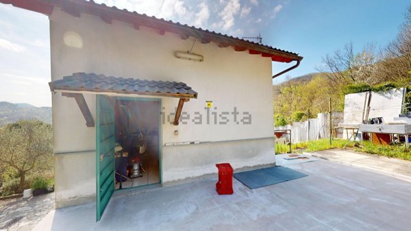casa indipendente in vendita a Lumarzo