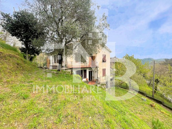 casa indipendente in vendita a Lumarzo in zona Pannesi