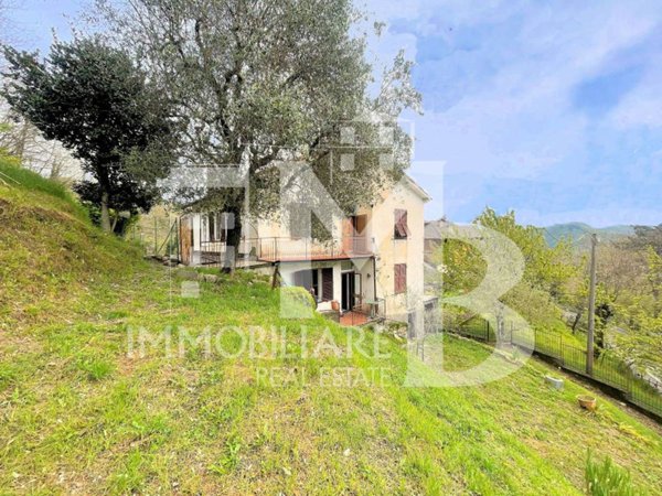 casa indipendente in vendita a Lumarzo in zona Pannesi