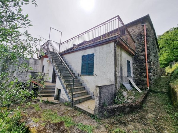 casa indipendente in vendita a Lumarzo in zona Lagomarsino