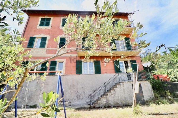 casa indipendente in vendita a Lumarzo