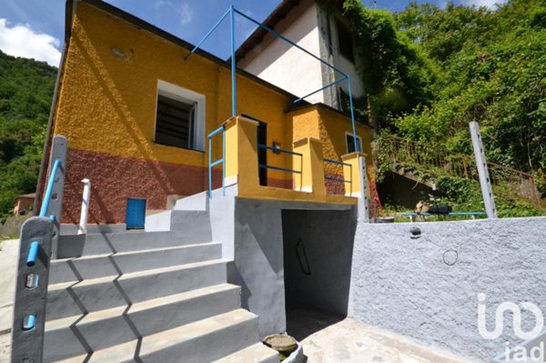 casa indipendente in vendita a Lumarzo in zona Boasi