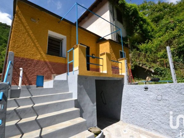 casa indipendente in vendita a Lumarzo in zona Boasi