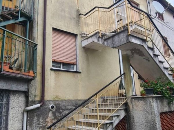 appartamento in vendita a Lumarzo in zona Ferriere