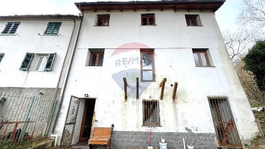 casa indipendente in vendita a Lumarzo in zona Pannesi