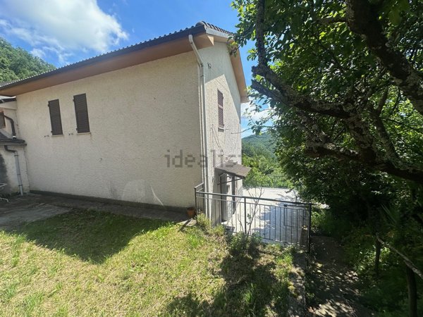 appartamento in vendita a Lumarzo in zona Tasso