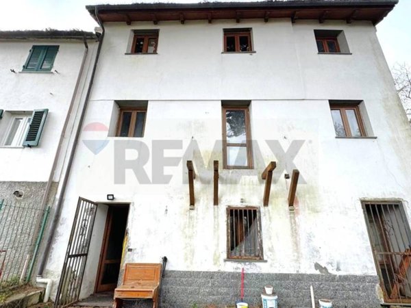 casa indipendente in vendita a Lumarzo in zona Pannesi