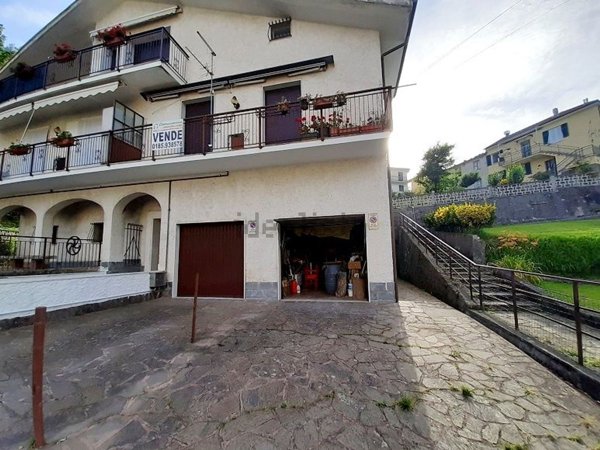 appartamento in vendita a Lumarzo in zona Lagomarsino