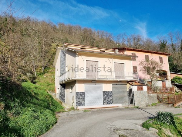 casa indipendente in vendita a Lumarzo in zona Ferriere