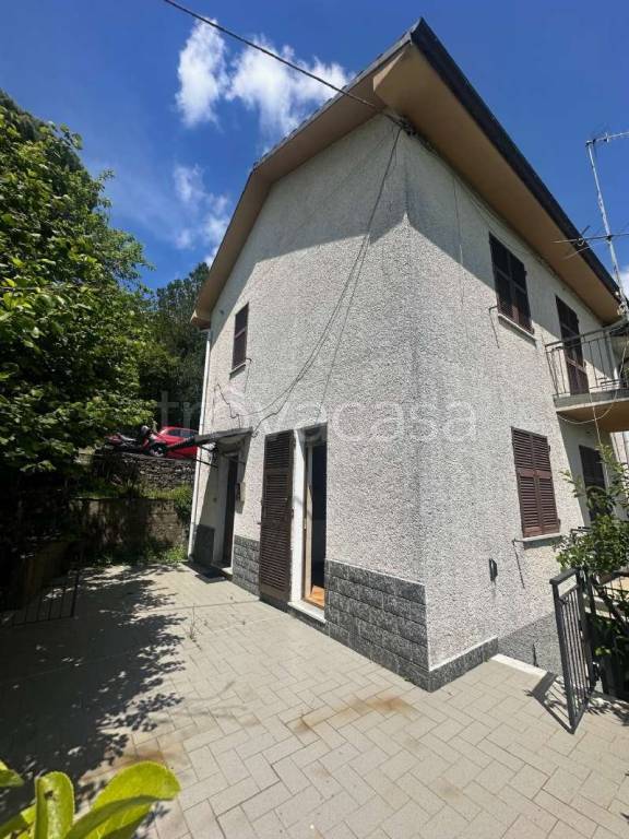 casa indipendente in vendita a Lumarzo in zona Tasso