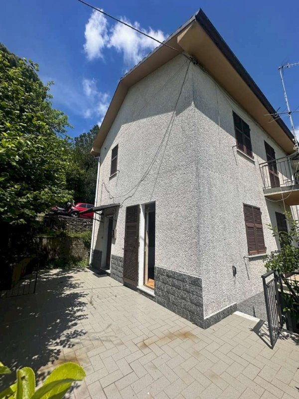 casa indipendente in vendita a Lumarzo in zona Tasso