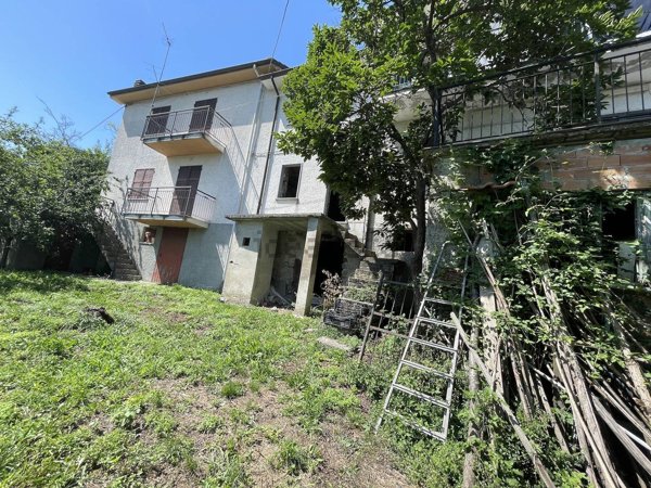 appartamento in vendita a Lumarzo in zona Tasso