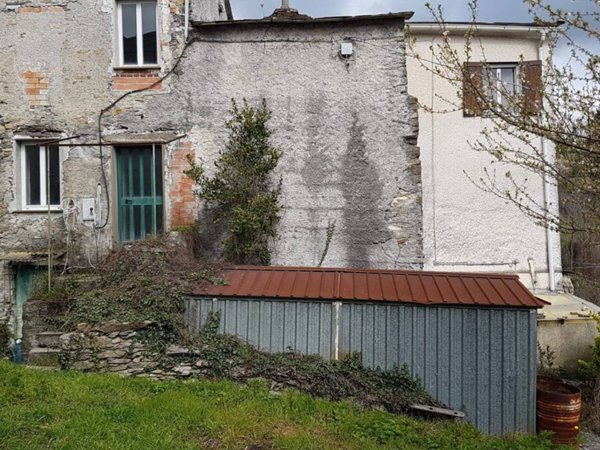 appartamento in vendita a Lumarzo in zona Pannesi