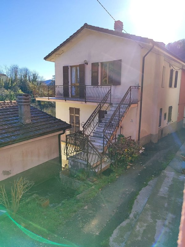 casa indipendente in vendita a Lumarzo in zona Ferriere