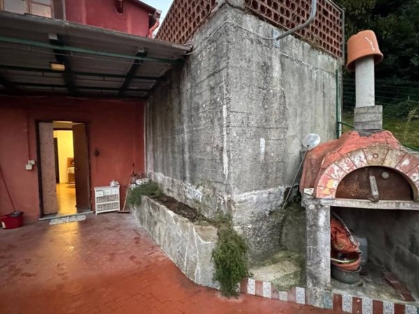 casa indipendente in vendita a Lumarzo