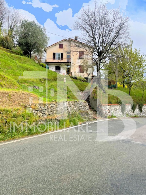 casa indipendente in vendita a Lumarzo in zona Pannesi