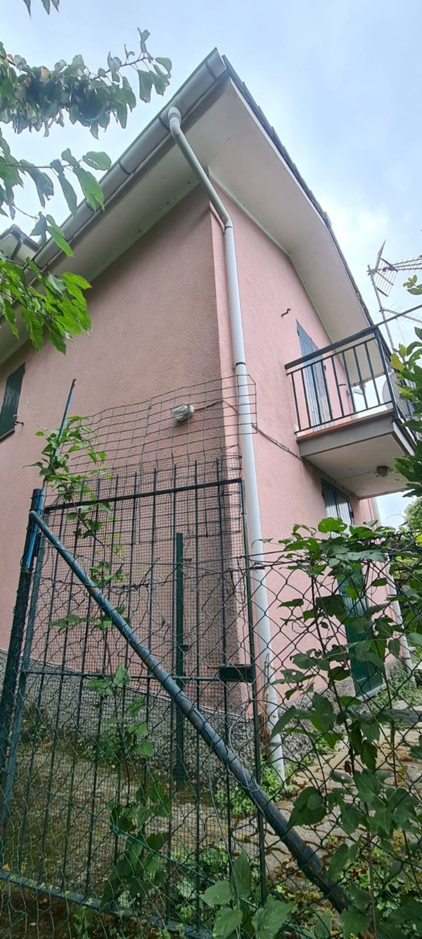 casa indipendente in vendita a Lumarzo in zona Ferriere