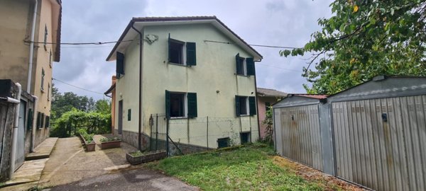 casa indipendente in vendita a Lumarzo in zona Ferriere