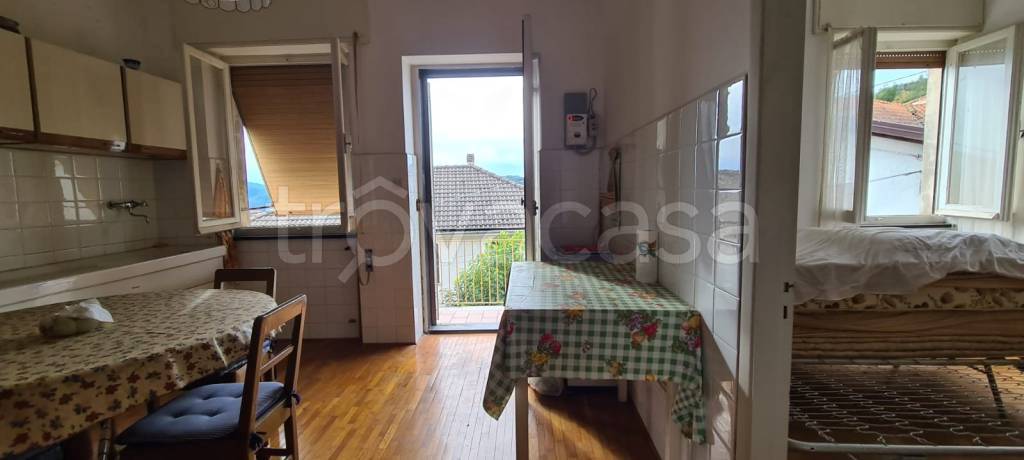 appartamento in vendita a Lumarzo in zona Ferriere