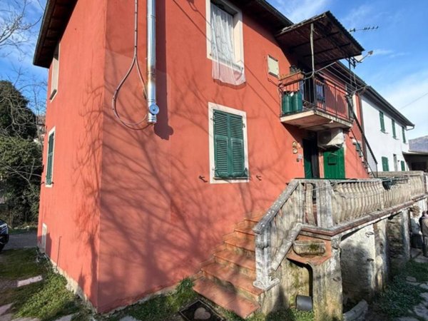 casa indipendente in vendita a Lumarzo in zona Piane