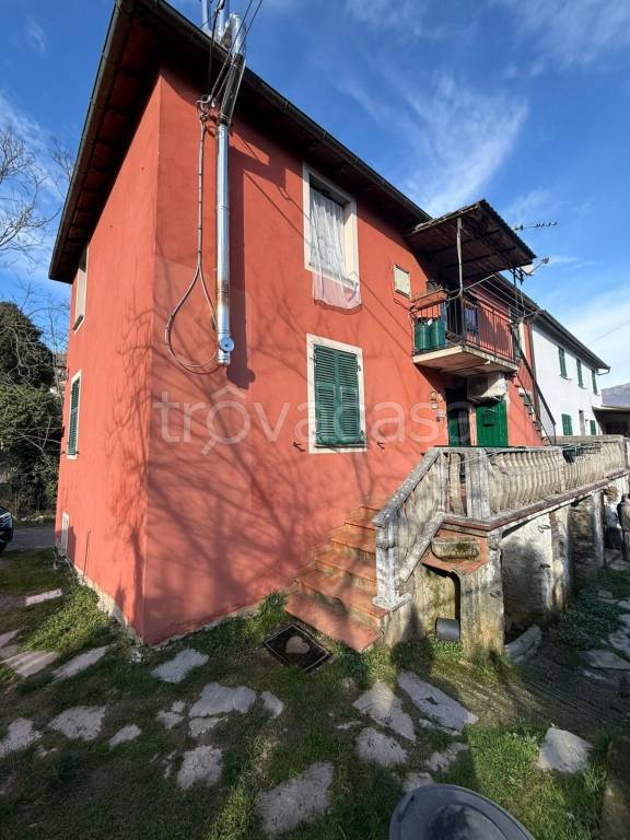 appartamento in vendita a Lumarzo in zona Piane