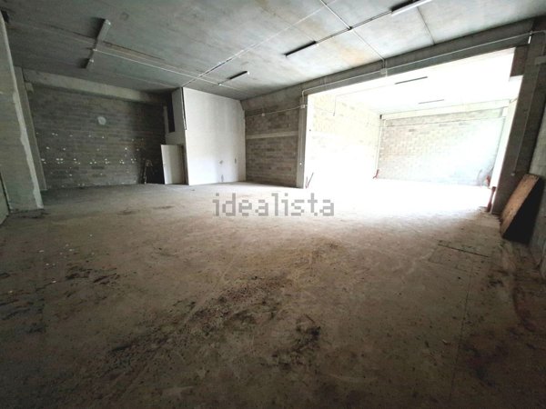 capannone in vendita a Lumarzo