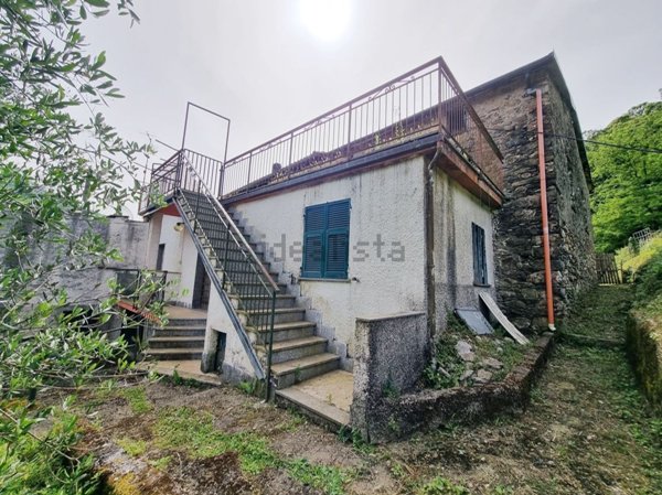 casa indipendente in vendita a Lumarzo